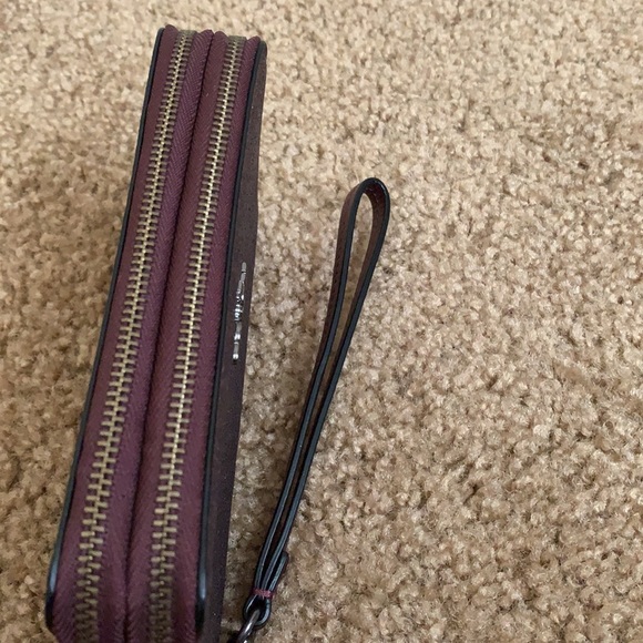 Coach - Picture 5 of 8